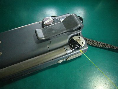 図3:アンテナ基部を補修 <click>→図4:クリップで作った電池蓋留め具