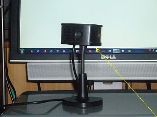 図1:黒い三角おにぎり <click>→図2:実写(机上)