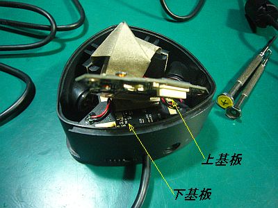 図3:上(USBインターフェイス関係)と下(カメラ関係)の二階建て構造 <click>→図4:分解後、上基板を外した状態