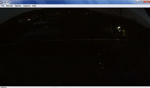 図11:夜景は、まったくダメだった <click>→図12:思い切り補正をしてみたが、ノイズ一杯!