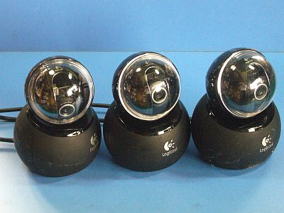 図1:3個纏め買い(付属のポールは外してある) <click>→動画1:4画面同時の動画表示が出来る!