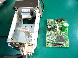 図5:接続用フレキと主基板 <click>→図6:主基板の内側