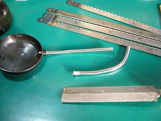 図3:「自在パイプ」の切断 <click>→図4:配線の押し込み