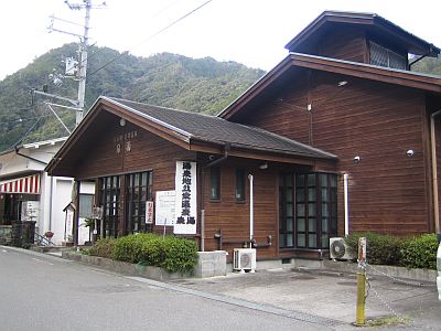 図1:「湯泉地温泉−泉湯」の風景 <click>→図2:ライブカメラでの交通路夜景