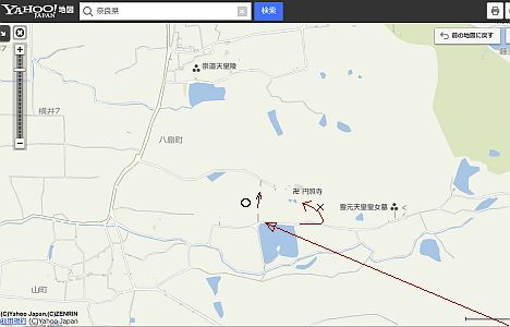 図1:地図上では道が無い <click>→図2:道標を見逃した!