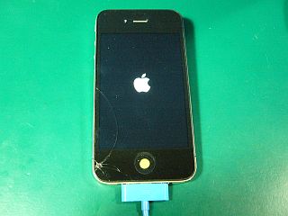 図1:リンゴと暗闇の繰り返し <click>→図2:充電しろ!との警告?