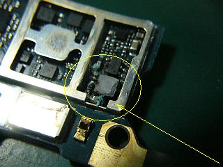 図3:酷い腐食だ! <click>→図4:ビデオチップが分からず