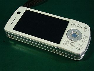 図1:D903iが最軽量! <click>→図2:ロータリー・セレクタ式色々