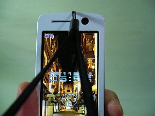 図1:どうやって使う? <click>→図2:デジカメには首紐/ネック・ストラップが有用だが