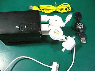 図1:スマホ、iPhone充電器、ケーブル類 <click>→図2:USB端子直結!?