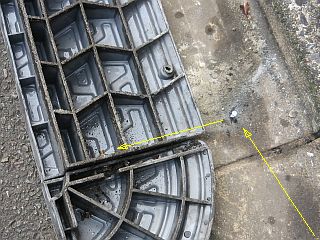 図1:今回の処置(ビス孔方式) <click>→図2:流されたコンクリート・ブロック達