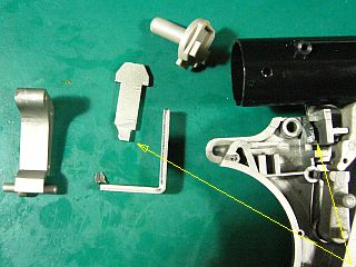 図1:壊れた「押さえ部」 <click>→図2:元々の不具合部