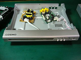 図1:バラした不動DVD機 <click>→図2:5V電源が流用出来る!