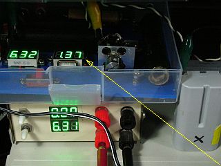 図1:放電時間確認の風景 <click>→図2:保持時間約2時間