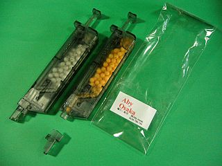 図1:BB弾込め器「BB Loader」 <click>→図2:野生鳩追い払い具