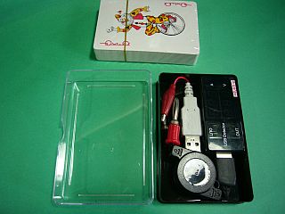 図1:百均トランプ箱に収まった! <click>→図2:3分割で、泣き別れになりそう?