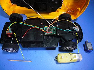 図3:役立った素材(爪楊枝とジャンク・モーター) <click>→動画1:動作テストOK!