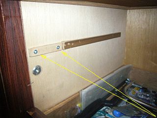 図1:修理後、桟を足した <click>→図2:修理前、桟が折れて無くなっていた