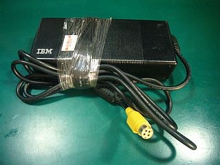 図1:¥100ジャンクACアダプタ <click>→図2:整理後の16V前後のACアダプタ