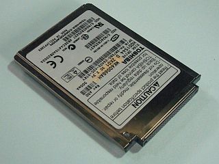 図1:東芝製1.8-IDE-60GB HDD <click>→図2:買い足した変換アダプタ