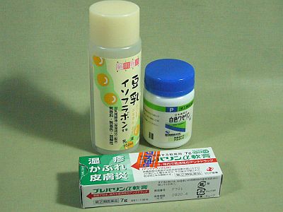 図1:額の治療・補修用薬剤 <click>→図2:割れた入れ歯の補修を「プラリペア」で