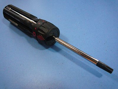 図1:へそ孔付きトルク・ドライバ <click>→図2:パーソナル無線機の留めビス