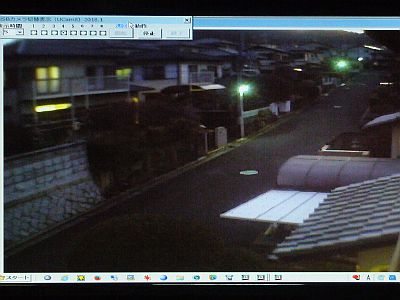 図1:ノスタルジックな夜の風景 <click>→図2:古いカメラ Groovy BBCAM130/GR-CAM130N2