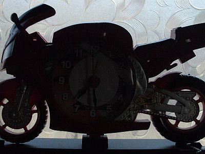 図1:見易くなった時針 <click>→図2:コンパス・カッター(百均グッズ)で円盤を切り抜いた