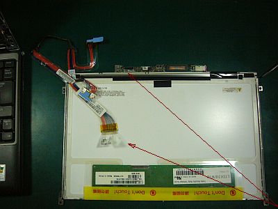 図1:旧いパネルと入れ替えた <click>→図2:「液晶パネル」は活きていた!