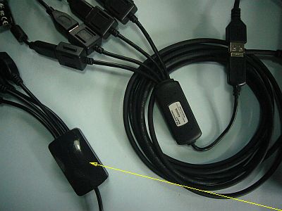 図1:良品BHB4U207BKA(右側)と並べた不良品 <click>→図2:スマートさに欠ける(屋外)HUB接続