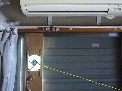 図1:小さ過ぎる吸気扇 <click>→図2:使ってみた(百均)木工用ヤスリ