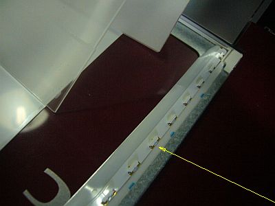 図3:バックライト用LED素子の一つ <click>→図4: