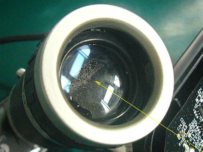 図3:曇っていたのは「望遠レンズ」の中 <click>→図4:掃除機で吸い出してみた!