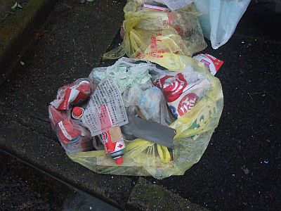 図1:ガス入りボンベの多量廃棄 <click>→図2:棄て逃げ?!