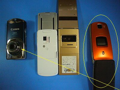 図1:壊れたIXY-L4と撮影用ガラケーと <click>→図2:IXY-L3/L4の不動ジャンク群
