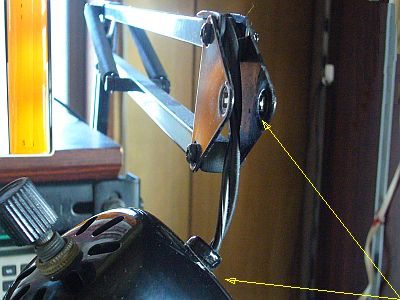 図1:また壊れた! <click>→図2:今度は2液混合型接着剤で