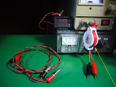 図1:納まりが良くなった「電源供給コード」 <click>→図2:「電源供給コード」は、常に邪魔!