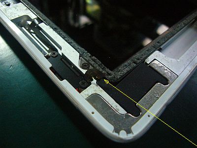 図3:電源スイッチ線を(ウッカリ)切断 <click>→図4:WiFiアンテナを(ウッカリ)切断