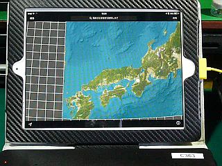 図1:ハード・キーボードも使ってみたが、表示異常は避けられず <click>→動画1:好き勝手にタッチしている(自動?)パッド!