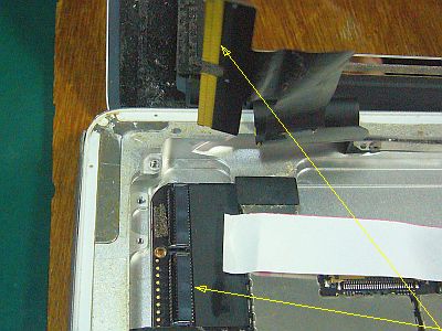 図3:タッチ不感応部は上半分だ! <click>→図4:メモリサイズと、主基板上での違い