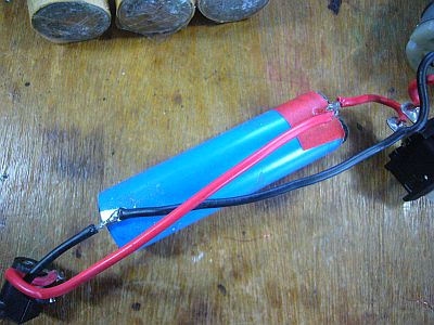 図3:Liion(18650)バッテリに替えた <click>→図4:アダプタは3.3V!、指定は3.6V?