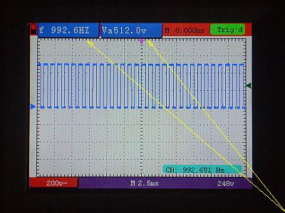 図1:周波数や電圧値が出た! <click>→図2:Fキーしか無い操作面