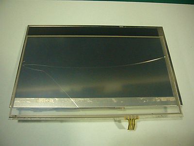 図1:割れちゃったタッチ・パネル <click>→図2:外すと、TFT画面の鮮明度は上がるが、TFT面の汚れは目立つ