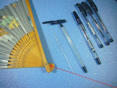 図1:扇の要を再度補修 <click>→図2:新品ペンの軸はインク抜きが面倒だ!