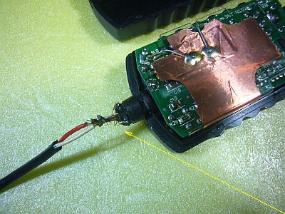 図1:コード端部のテープを剥がした <click>→図2:コード端部の修理完了!