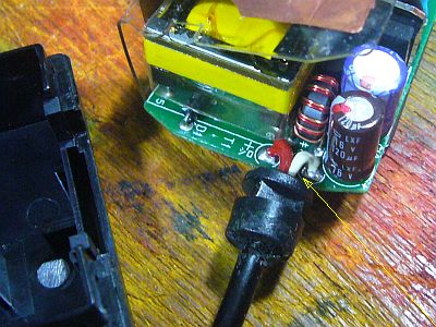 図3:内部のDC出力端子付近 <click>→図4:出力は正常!