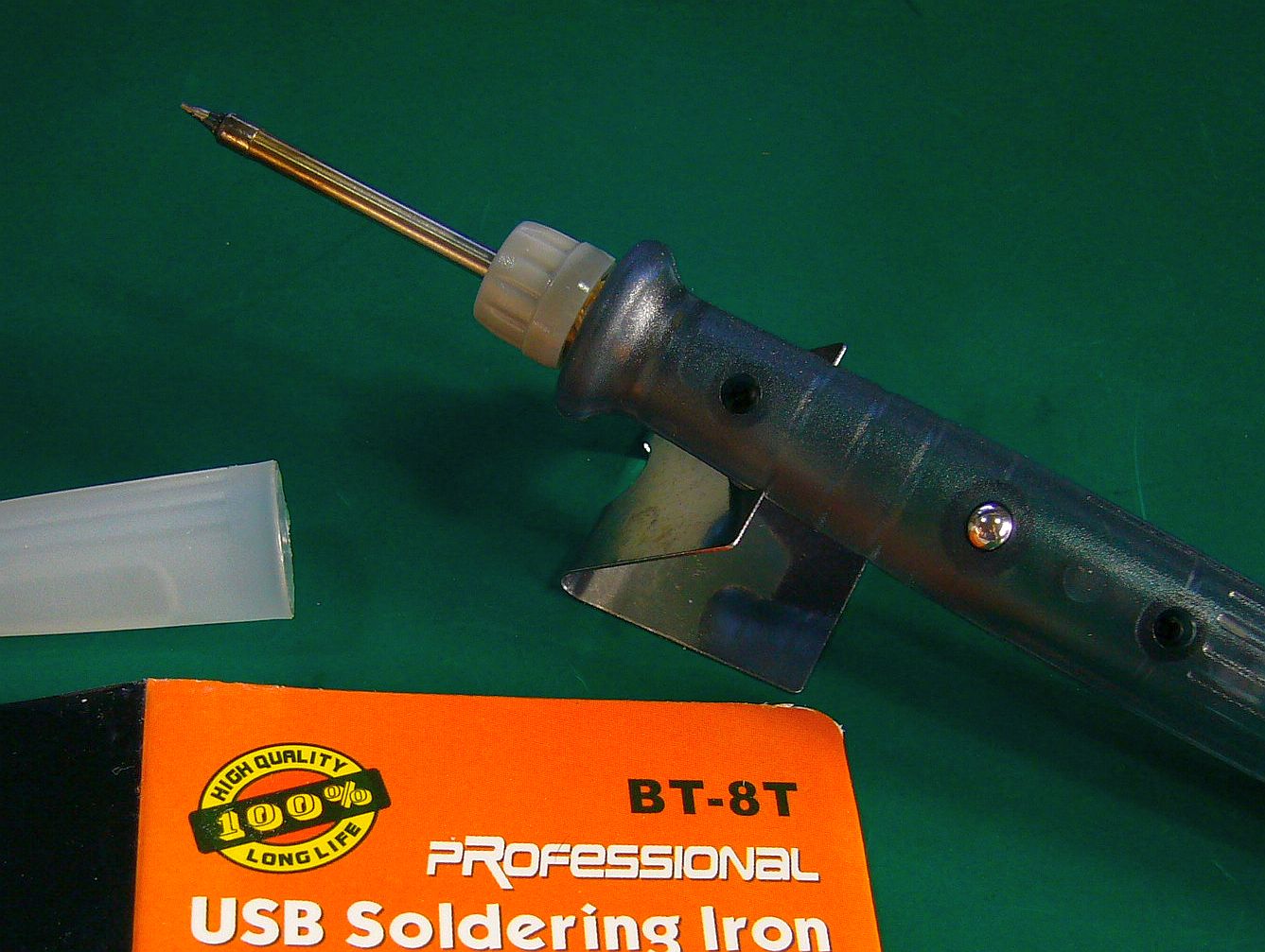 図1:今回買った超小型半田鏝「BT-8T」 [click→図2:鏝先温度は、400℃以上?