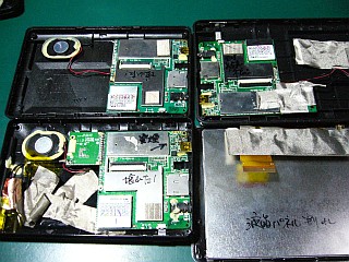 図7:壊れた/壊したのが一杯! <click>→図8:各機種の主基板、殆ど同じ構成