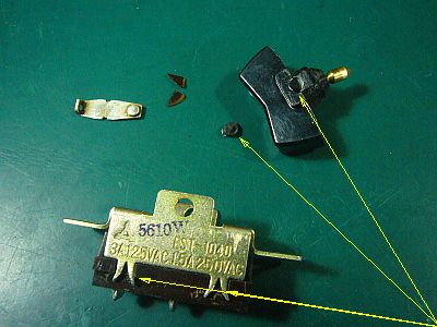 図3:分解した後、壊してしまったスイッチ <click>→図4:内部側の構造・構成