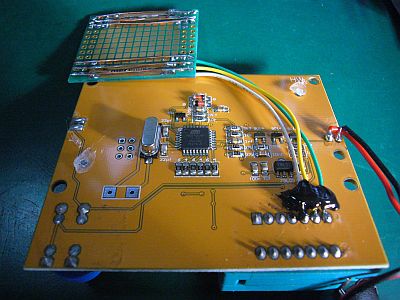 図9:リード線を基板裏の端子に直接半田付け <click>→図10:当初の増設電極:使用時は良いが、収納時は不格好
